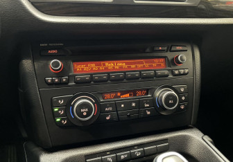 Подержанный автомобиль BMW X1 2012 года (15 фото)