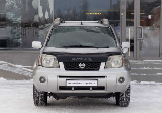 Подержанный автомобиль Nissan X-Trail 2003 года (2 фото)