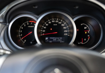 Подержанный автомобиль Suzuki Grand Vitara 2013 года (13 фото)