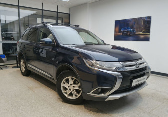 Подержанный автомобиль Mitsubishi Outlander 2016 года (4 фото)