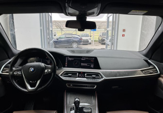 Подержанный автомобиль BMW X5 2019 года (10 фото)