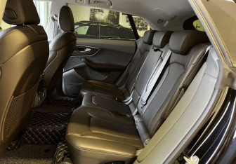 Подержанный автомобиль Audi Q8 2020 года (17 фото)