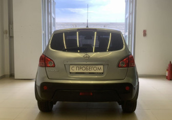 Подержанный автомобиль Nissan Qashqai 2008 года (5 фото)