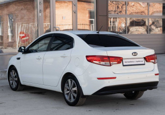 Подержанный автомобиль Kia Rio Sedan 2015 года (7 фото)