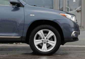Подержанный автомобиль Toyota Highlander 2011 года (9 фото)