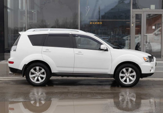 Подержанный автомобиль Mitsubishi Outlander 2010 года (4 фото)