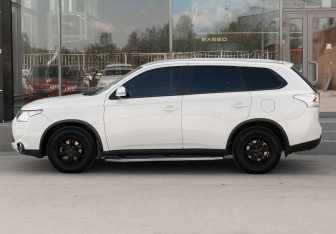 Подержанный автомобиль Mitsubishi Outlander 2014 года (8 фото)