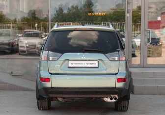 Подержанный автомобиль Mitsubishi Outlander 2007 года (6 фото)
