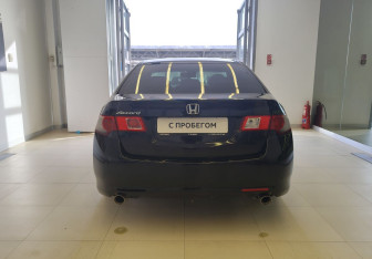 Подержанный автомобиль Honda Accord Sedan 2008 года (5 фото)