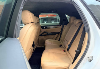 Подержанный автомобиль Porsche Cayenne 2019 года (24 фото)