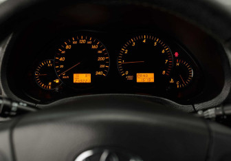 Подержанный автомобиль Toyota Avensis Sedan 2005 года (13 фото)