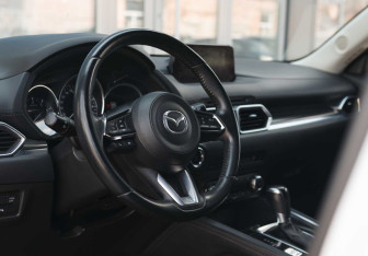 Подержанный автомобиль Mazda CX-5 2017 года (11 фото)