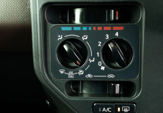 Подержанный автомобиль Toyota Tank 2019 года (17 фото)