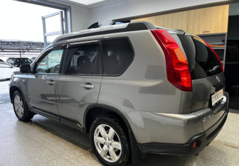 Подержанный автомобиль Nissan X-Trail 2010 года (6 фото)