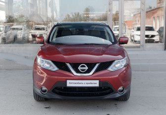 Подержанный автомобиль Nissan Qashqai 2015 года (2 фото)