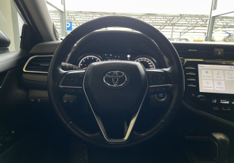 Подержанный автомобиль Toyota Camry Sedan 2019 года (11 фото)