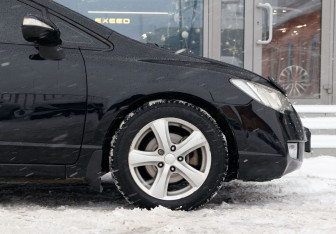 Подержанный автомобиль Honda Civic Sedan 2006 года (9 фото)