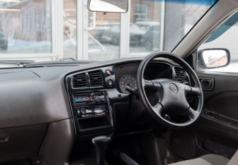 Подержанный автомобиль Nissan Expert 1999 года (10 фото)