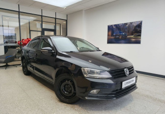 Подержанный автомобиль Volkswagen Jetta Sedan 2016 года (3 фото)