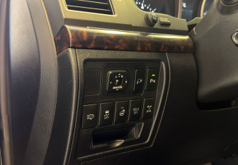 Подержанный автомобиль Toyota Land Cruiser Suv 2012 года (10 фото)