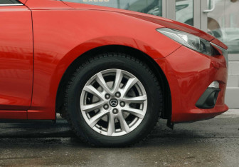 Подержанный автомобиль Mazda 3 Hatchback 2014 года (9 фото)