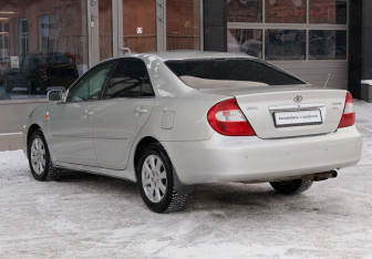 Подержанный автомобиль Toyota Camry Sedan 2003 года (7 фото)