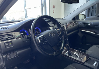 Подержанный автомобиль Toyota Camry Sedan 2017 года (7 фото)