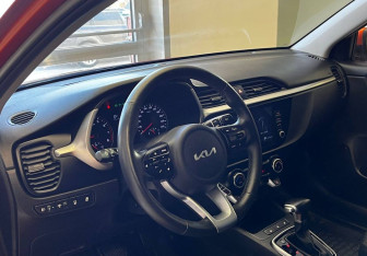 Подержанный автомобиль Kia Rio Sedan 2021 года (11 фото)