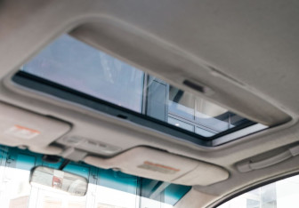 Подержанный автомобиль Toyota Ipsum 2001 года (16 фото)