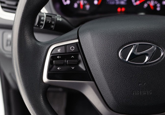 Подержанный автомобиль Hyundai Solaris Sedan 2019 года (12 фото)