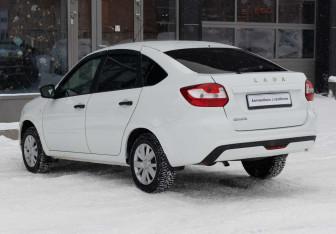 Подержанный автомобиль LADA (ВАЗ) Granta Liftback 2018 года (7 фото)