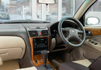 Подержанный автомобиль Nissan Bluebird Sylphy 2002 года (10 фото)