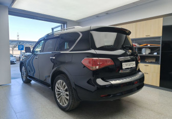 Подержанный автомобиль Infiniti QX80 2016 года (6 фото)