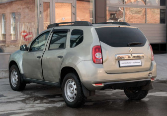 Подержанный автомобиль Renault Duster 2014 года (7 фото)