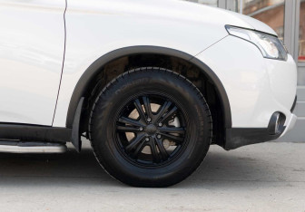 Подержанный автомобиль Mitsubishi Outlander 2014 года (9 фото)