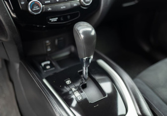 Подержанный автомобиль Nissan X-Trail 2016 года (15 фото)