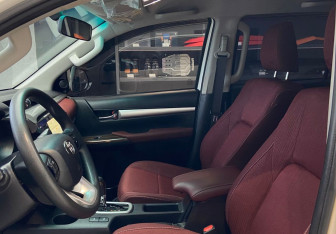 Подержанный автомобиль Toyota Hilux 2022 года (10 фото)