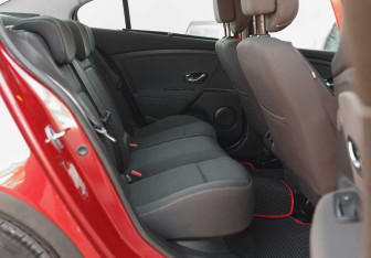 Подержанный автомобиль Renault Fluence 2010 года (18 фото)