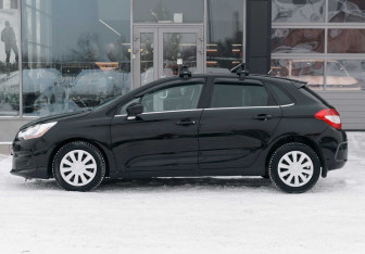 Подержанный автомобиль Citroen C4 Hatchback 2012 года (8 фото)