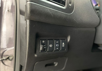 Подержанный автомобиль Nissan X-Trail 2012 года (17 фото)