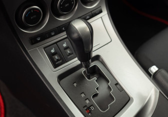 Подержанный автомобиль Mazda 3 Sedan 2011 года (16 фото)