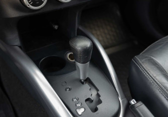 Подержанный автомобиль Mitsubishi Outlander 2008 года (15 фото)
