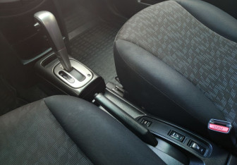 Подержанный автомобиль Nissan Note 2007 года (11 фото)
