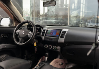 Подержанный автомобиль Mitsubishi Outlander 2008 года (10 фото)