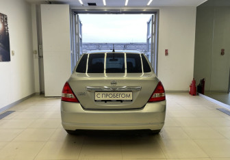 Подержанный автомобиль Nissan Tiida Sedan 2006 года (5 фото)