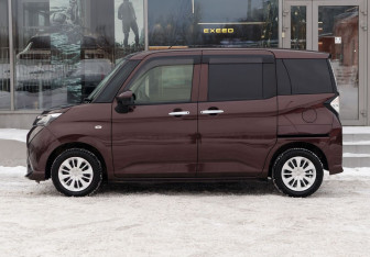 Подержанный автомобиль Toyota Tank 2019 года (8 фото)