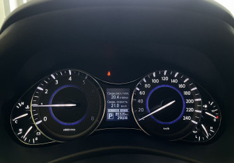 Подержанный автомобиль Infiniti QX80 2019 года (13 фото)