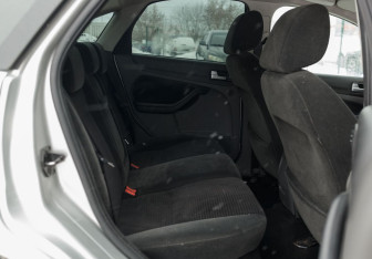 Подержанный автомобиль Ford Focus Sedan 2007 года (18 фото)