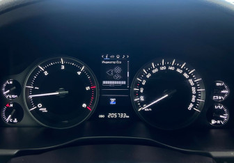 Подержанный автомобиль Toyota Land Cruiser Suv 2017 года (18 фото)