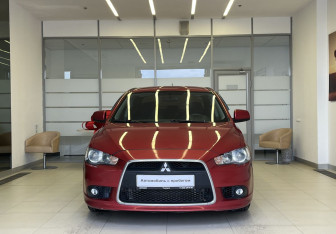 Подержанный автомобиль Mitsubishi Lancer Sedan 2011 года (2 фото)